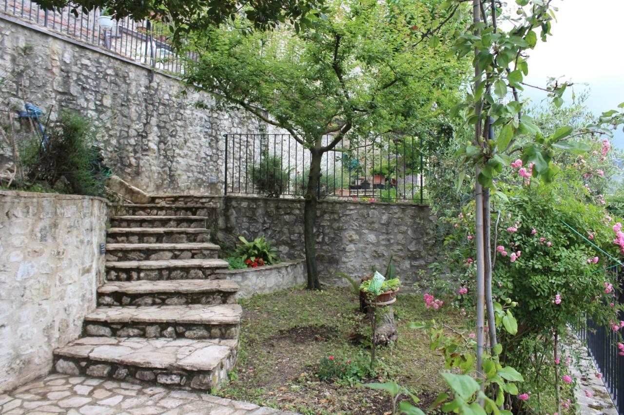 Il Castello Sul Lago Arrone Exterior foto